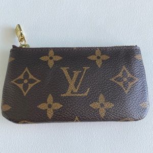 Louis Vuitton Authentic LV Monogram key cles